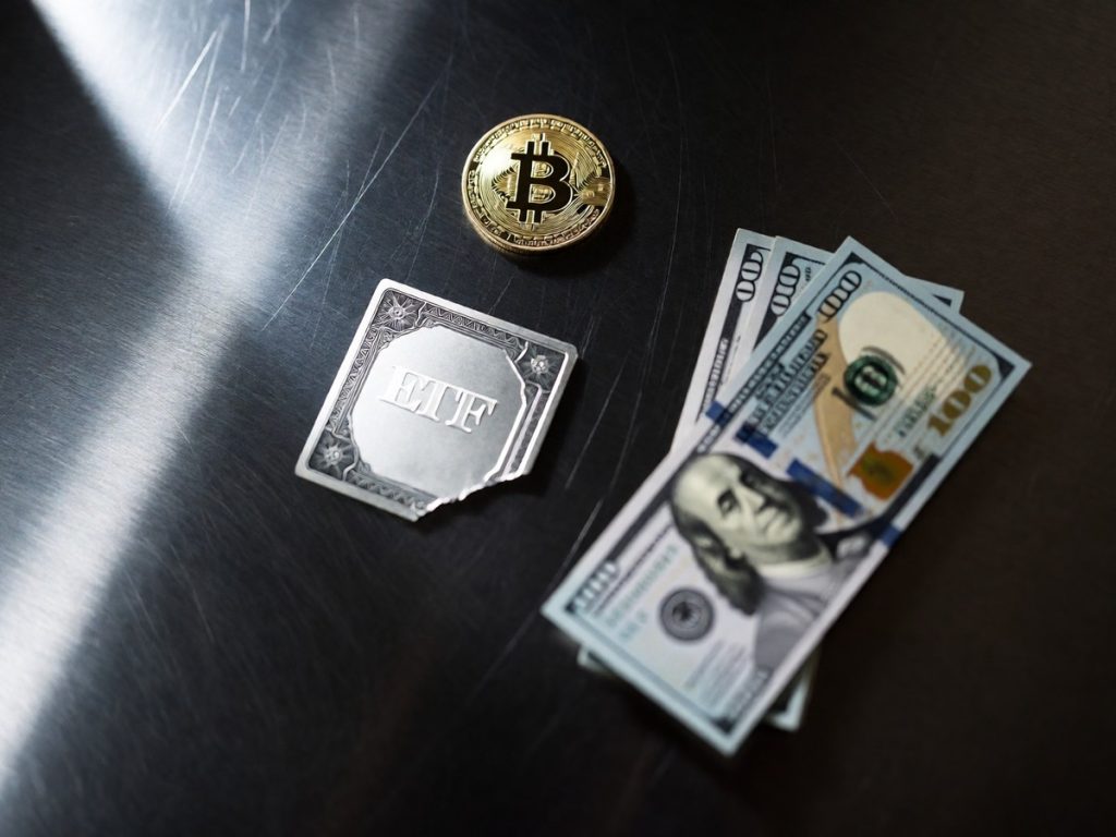 Fidelity's FBTC inflow surge and the competitive ETF landscape