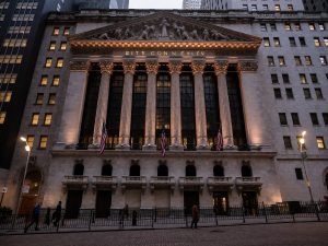 Institutional ETF concentration drives Bitcoin volatility near $80,000